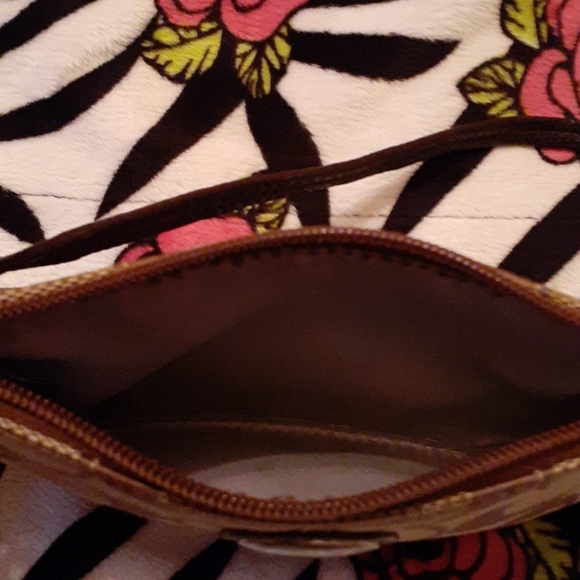 Coach Wristlet - Picture 5 of 8